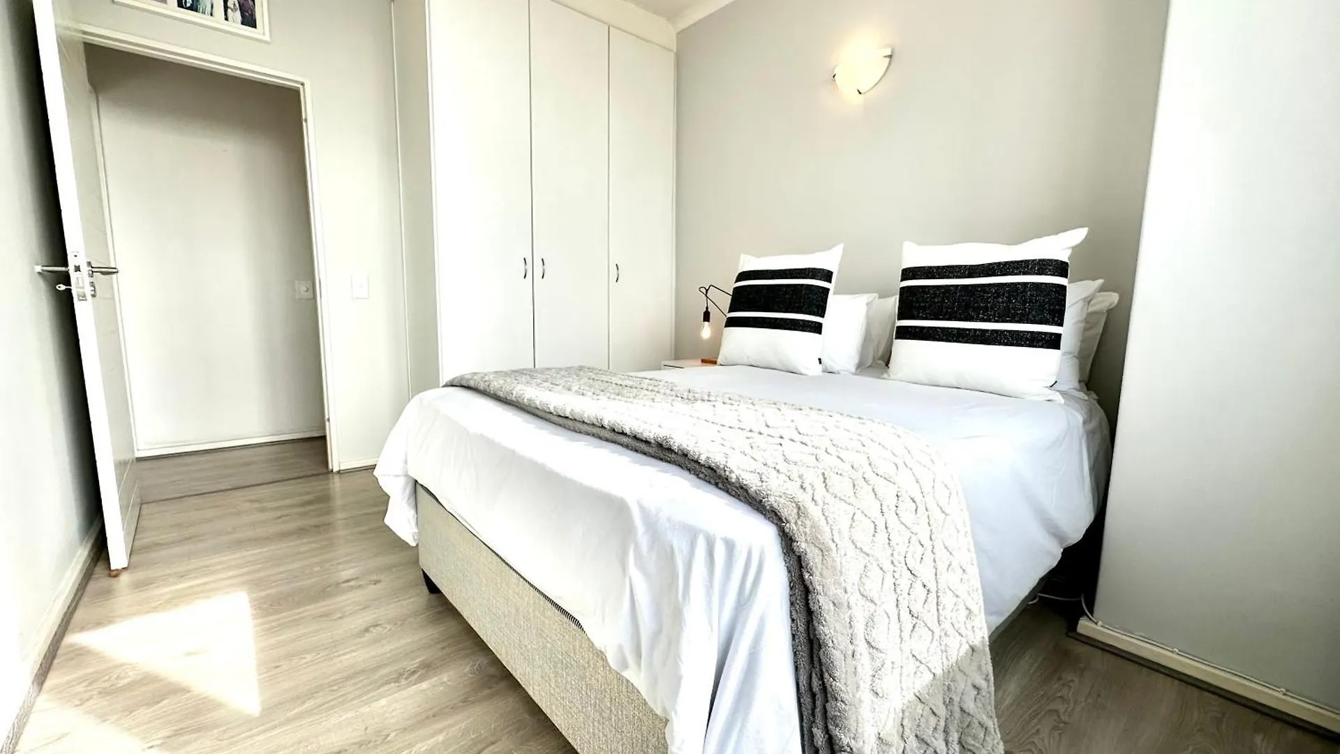 Daire City Vista Views & Light Sparkle Cape Town Güney Afrika