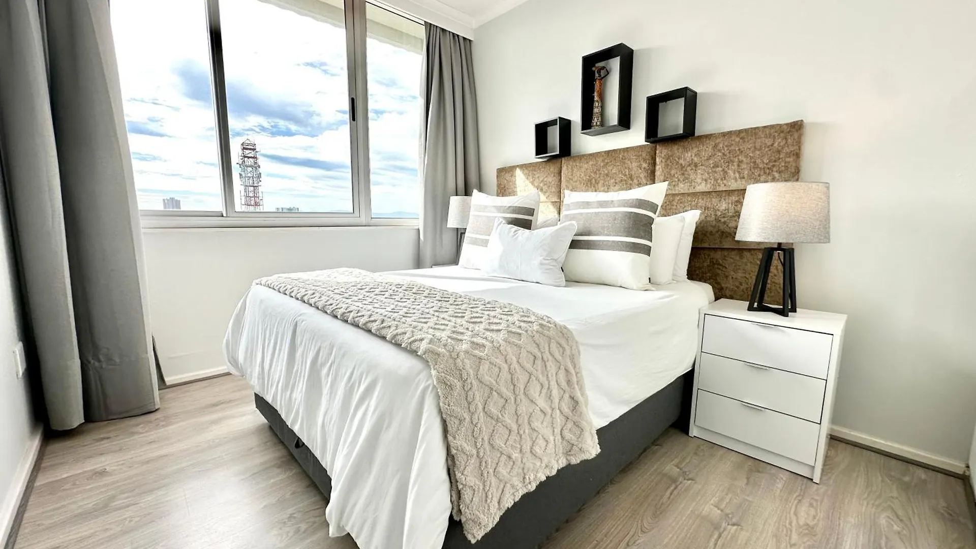 Apartment City Vista Views & Light Sparkle Cape Town South Africa